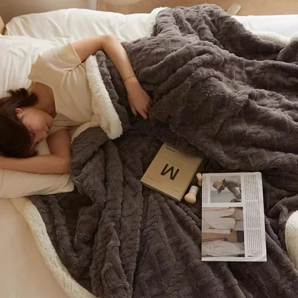 Plush Polyester Throw Blanket for Bed, Couch & Sofa - Lightweight All-Season Layer for Bedroom or Living Room