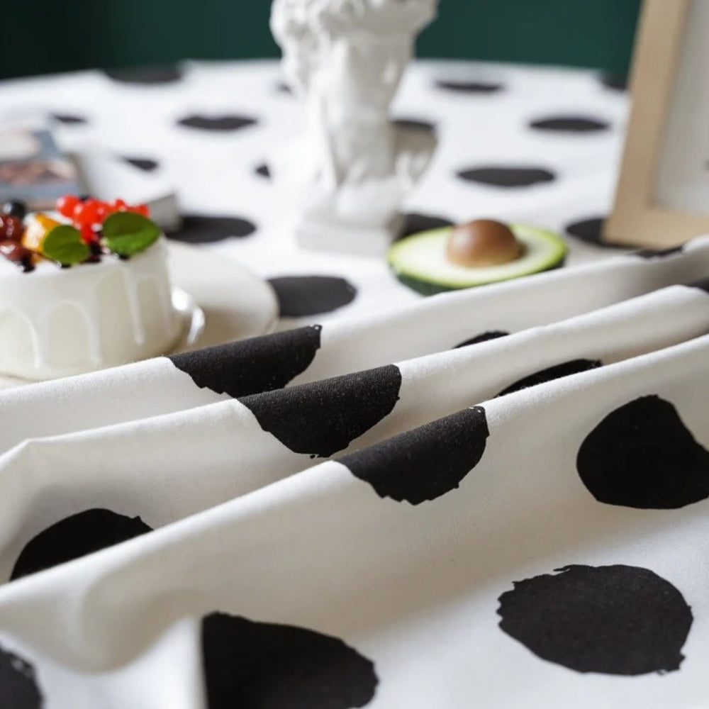 Nappe Polara Charm - Mélange microfibre, pois noirs avec bordure à pompons