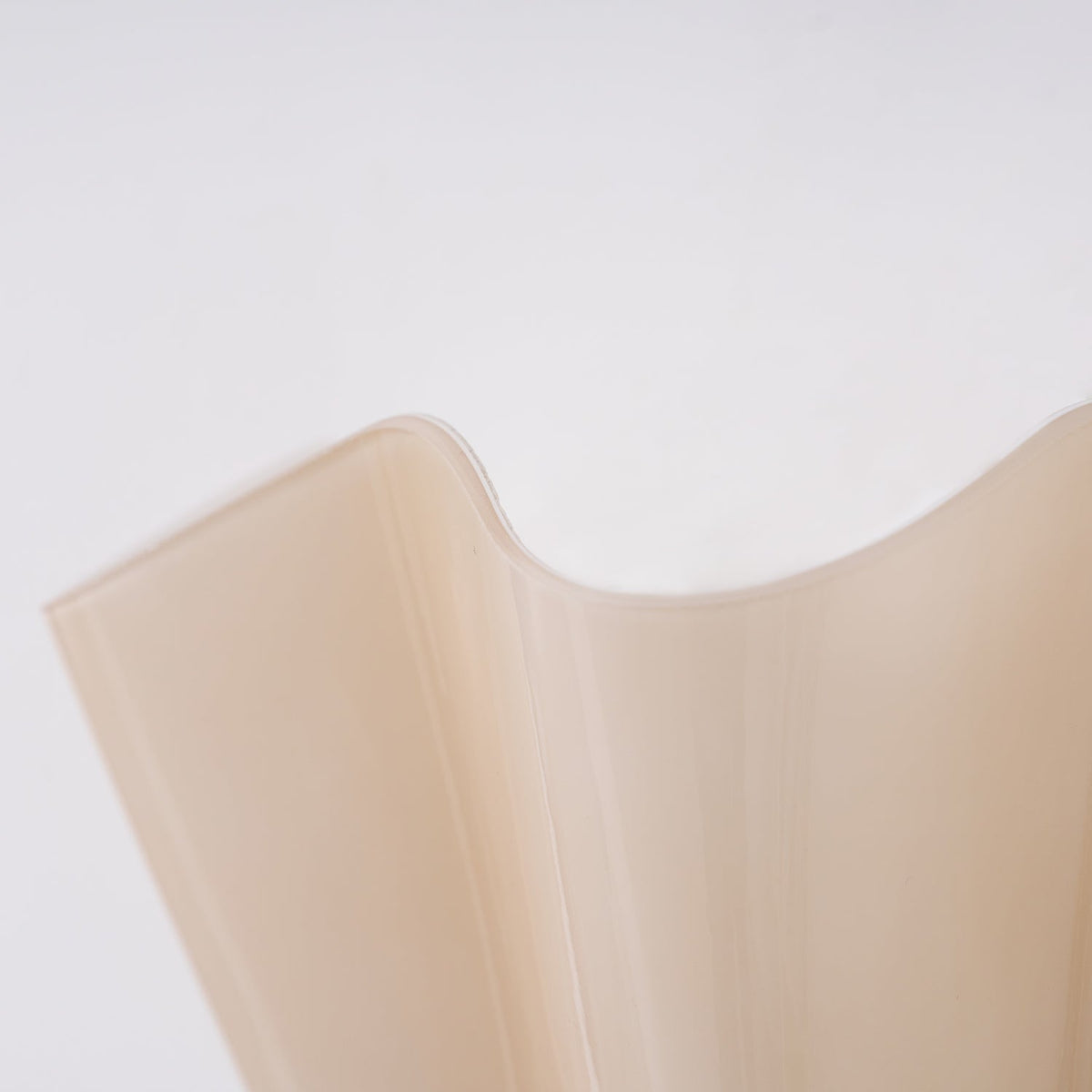 Hand-Blown Glass Wall Sconce 11 in Wide Petal Shade Lighting Fixture Bedroom Hallway Ambient Light E26 Base 110-120V Dual Bulb Decorative Mo
