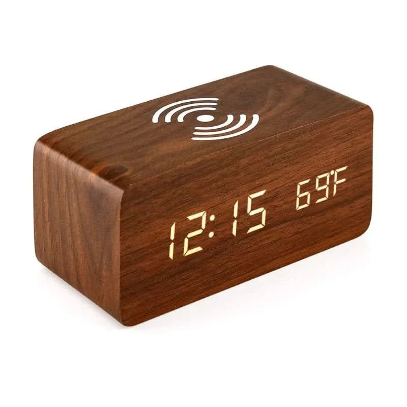 Réveil numérique élégant en bois avec charge sans fil et commande vocale pour une gestion du temps simplifiée