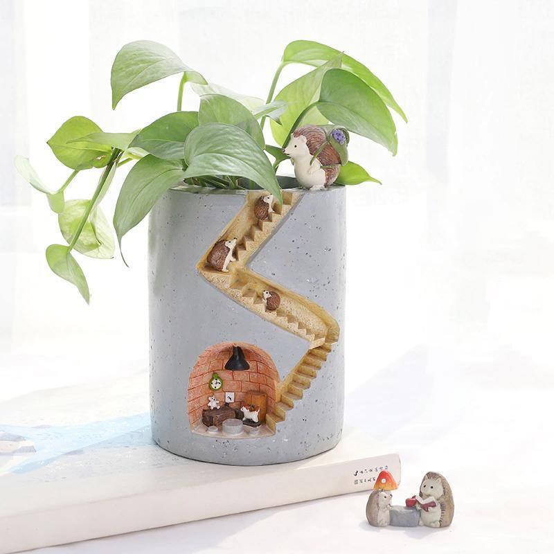 Pet Confidential Residence Planter Pot