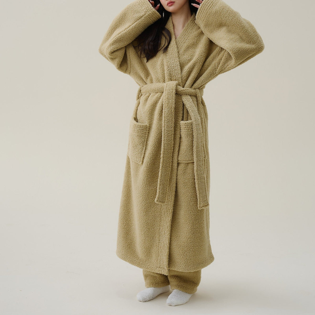 Women's Plush Fleece Robe – Long Kimono Style Bathrobe for Winter Warmth & Relaxation at Home