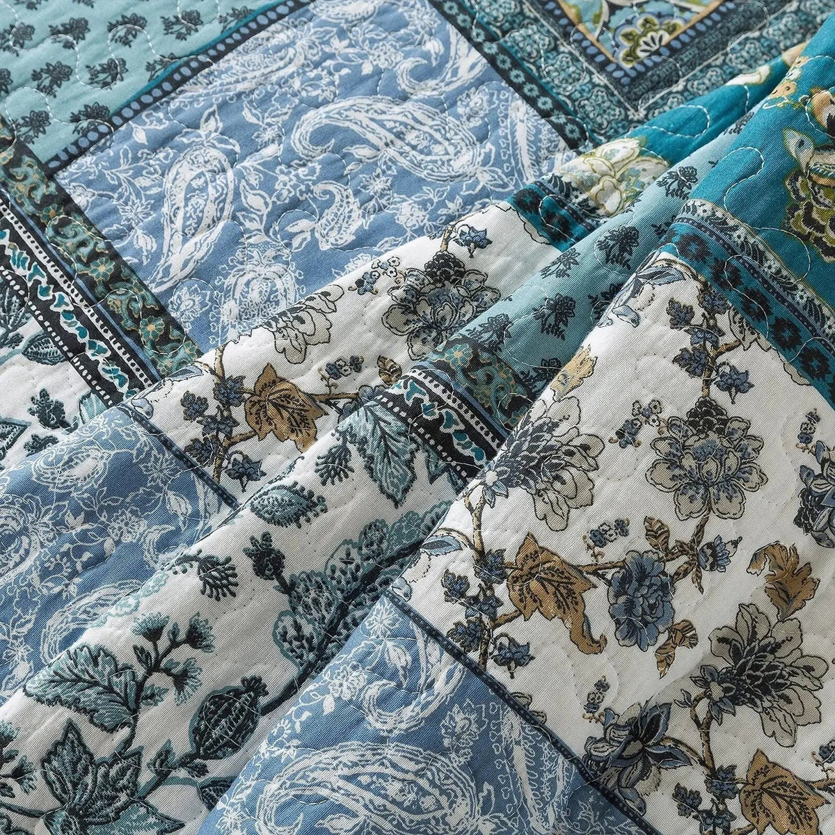 Reversible Floral Patchwork Quilt Set with Shams – Blue & White Quilted Bedspread – Queen & King – Lightweight All-Season Coverlet