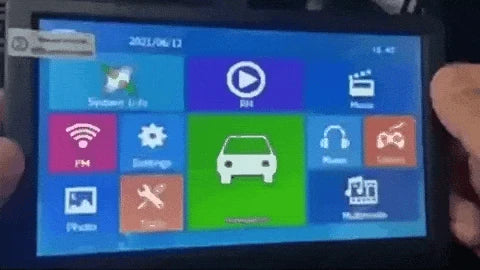 Navigator Pro | GPS véhicule 7 pouces avec mises à jour du trafic en temps réel | Guidage vocal multilingue pour des trajets fluides