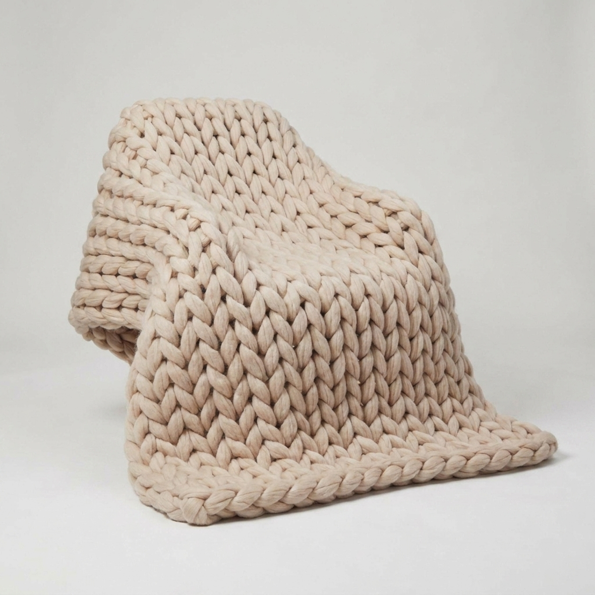 LOOMHAVEN – Chunky Knit Blanket for Elegant Warmth
