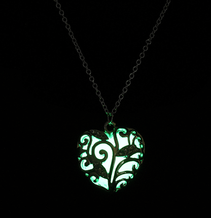 Luminous Heart Pendant Necklace – Glow-in-the-Dark Jewelry for Women – Adjustable 16-18 in Chain – Hypoallergenic Stainless Steel – Gift