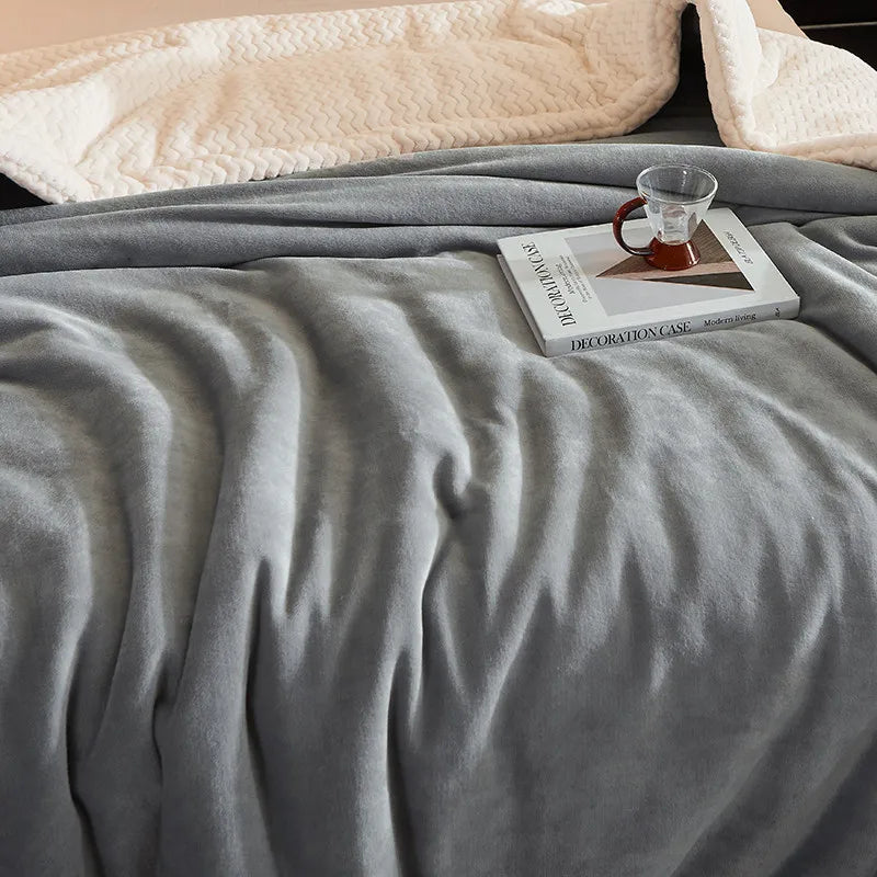 Plush Fleece Throw Blanket Queen Size Winter Warmth for Couch & Bed Indoor Outdoor Soft Polyester All-Season Comfort