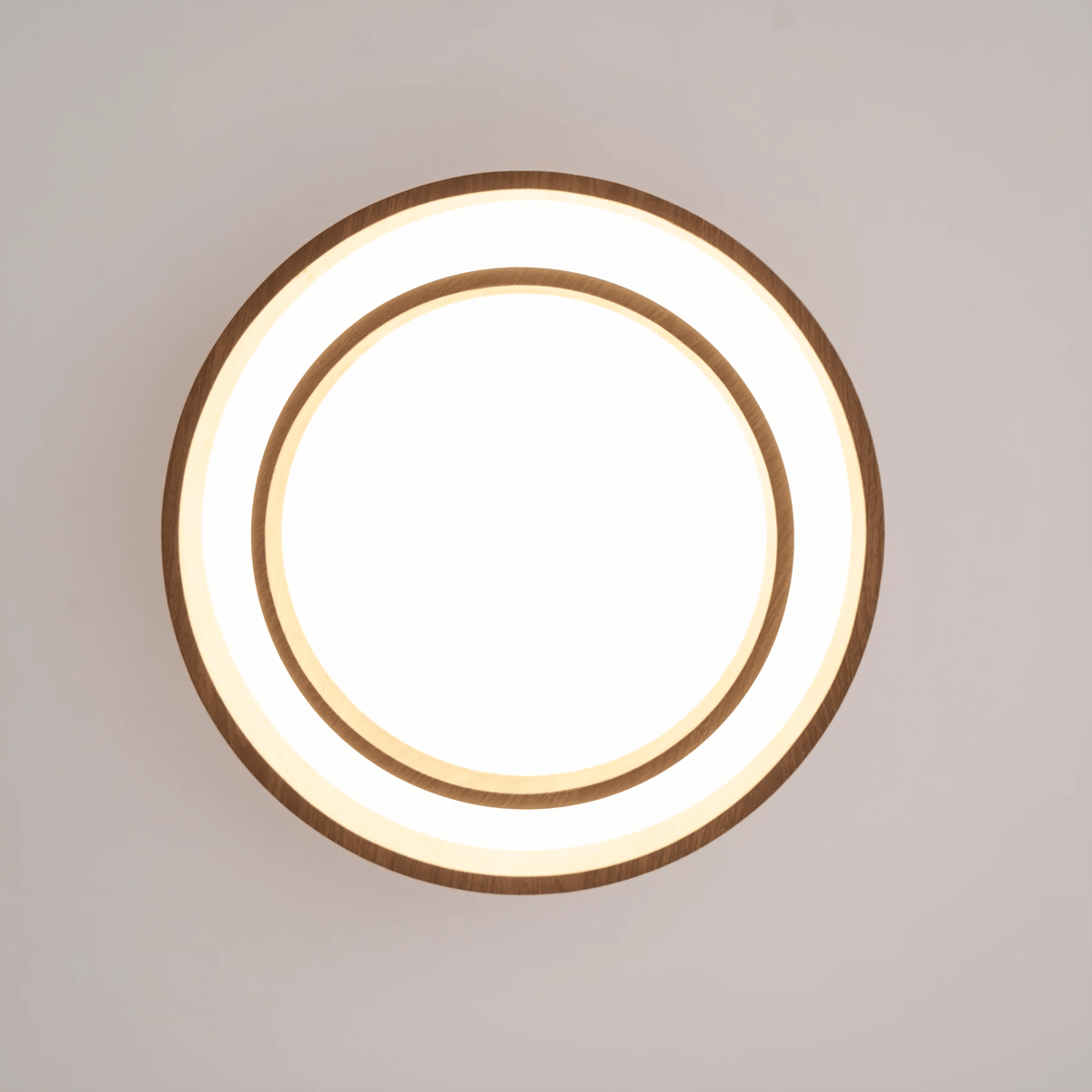 Plafonnier LED encastré finition noyer pour chambre, salon et salle à manger, éclairage plafonnier d'ambiance discret, style minimaliste contemporain