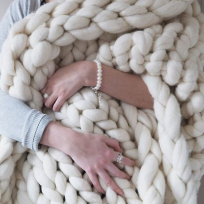 Chunky Knit Wearable Throw Blanket for Women – Cozy Oversized Shawl Wrap with Sleeves – Soft Cable Knit Design for Couch, Outdoor Evening