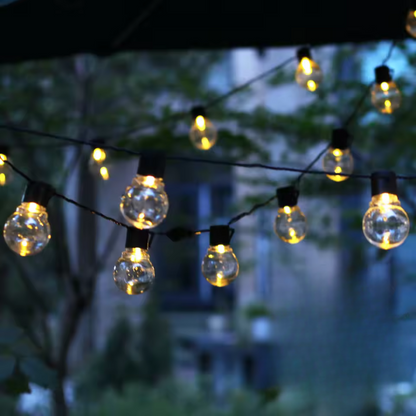 Guirlande lumineuse solaire avec ampoules globe blanc chaud pour patio, jardin et événements en plein air