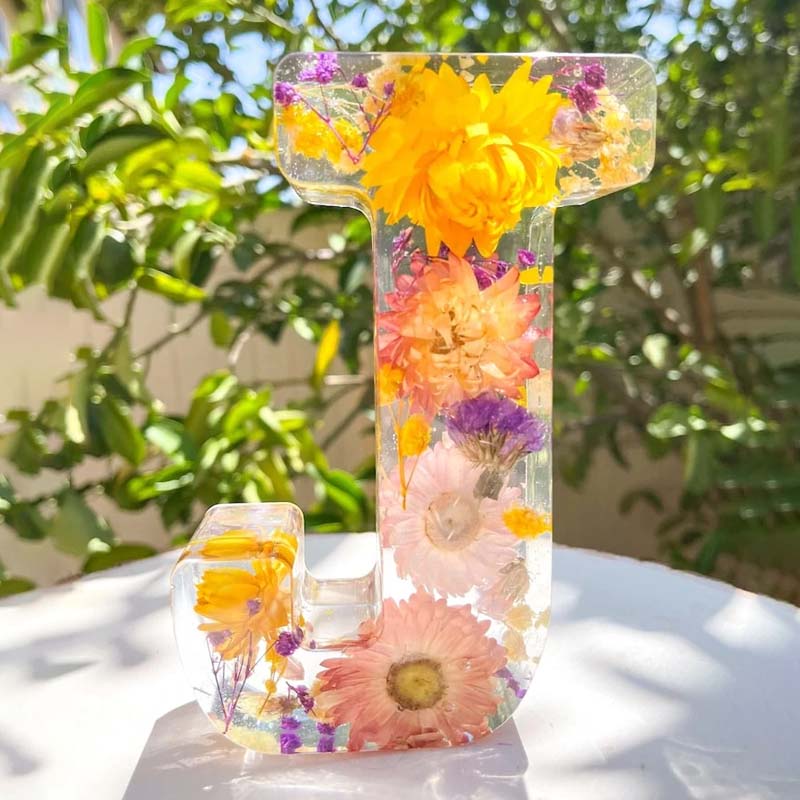 LED Letter Night Light with Real Dried Flowers in Resin – Personalized Illuminated Décor Accent for Bedroom, Nursery & Living Room