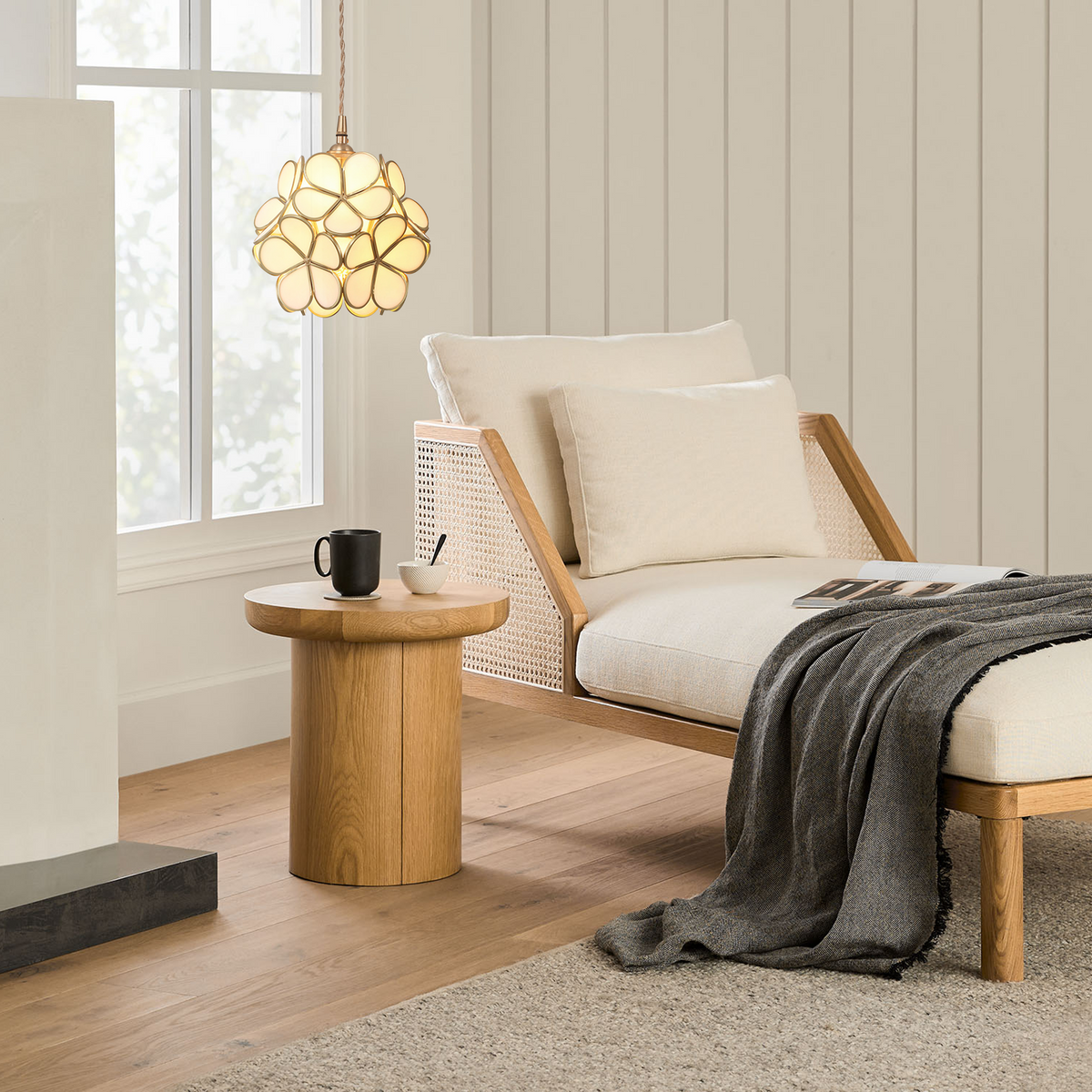 Sculptural Glass Petal Hanging Fixture E27 40W Single-Bulb Overhead Lamp for Dining Room Bedroom Entryway Ambient Decor Layered Glow
