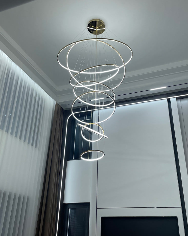 Lustre à anneaux LED en cascade à plusieurs niveaux pour grandes entrées et hauts escaliers – Éclairage décoratif moderne réglable en hauteur avec variateur à distance
