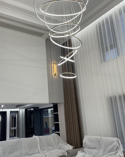 Lustre à anneaux LED en cascade à plusieurs niveaux pour grandes entrées et hauts escaliers – Éclairage décoratif moderne réglable en hauteur avec variateur à distance