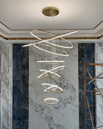 Lustre à anneaux LED en cascade à plusieurs niveaux pour grandes entrées et hauts escaliers – Éclairage décoratif moderne réglable en hauteur avec variateur à distance
