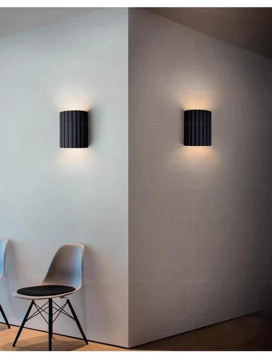 Sculptural Resin Wall Sconce with Vertical Ribbed Design for Living Room Bedroom Hallway Modern LED Accent Light Fixture Black White Green B