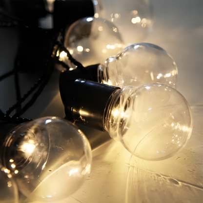 Guirlande lumineuse solaire avec ampoules globe blanc chaud pour patio, jardin et événements en plein air