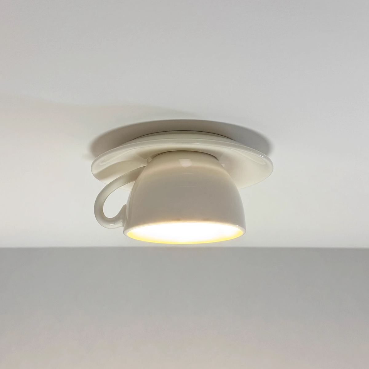 Plafonnier en céramique en forme de tasse à café – Montage encastré disponible en jaune, bleu, rose et autres coloris pour chambre, salle à manger et salon