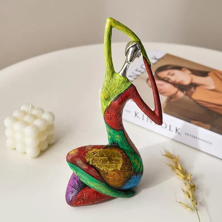 Sculpture abstraite de femme colorée – Figurine d'art en résine faite à la main pour la décoration intérieure, pièce maîtresse moderne pour salon, chambre à coucher, bureau