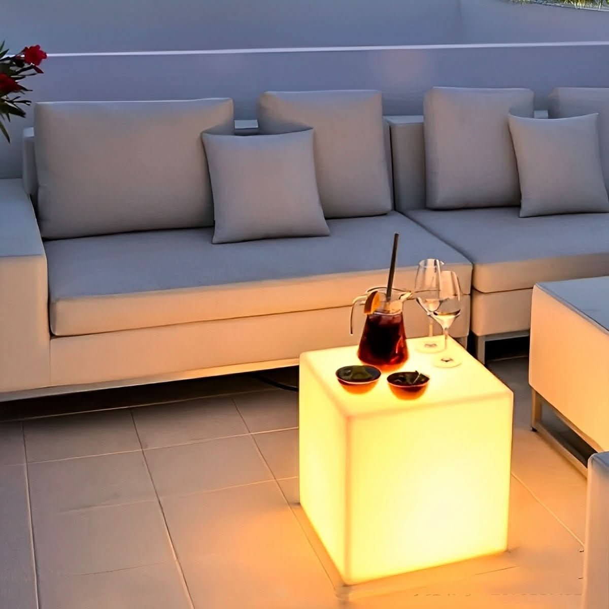 CUBECREST – Outdoor Floor Lamp for Refined Nighttime Glow