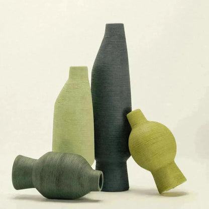 Vase en céramique sculpturale pour tables, étagères et rebords de fenêtre – Poterie artisanale verte pour fleurs fraîches ou séchées