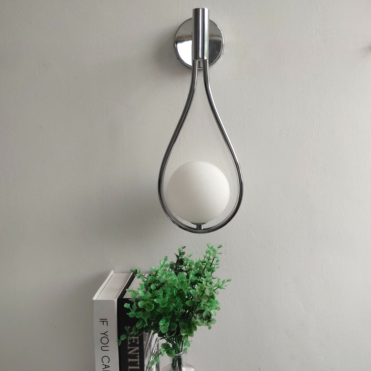 Metal Wall Sconce Light with Minimalist Linear Design for Bedroom, Living Room & Hallway – Modern Scandinavian Style Fixture in Black, Gold