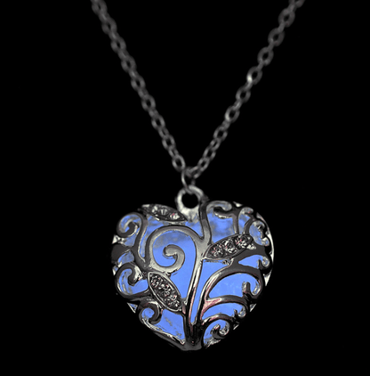 Luminous Heart Pendant Necklace – Glow-in-the-Dark Jewelry for Women – Adjustable 16-18 in Chain – Hypoallergenic Stainless Steel – Gift