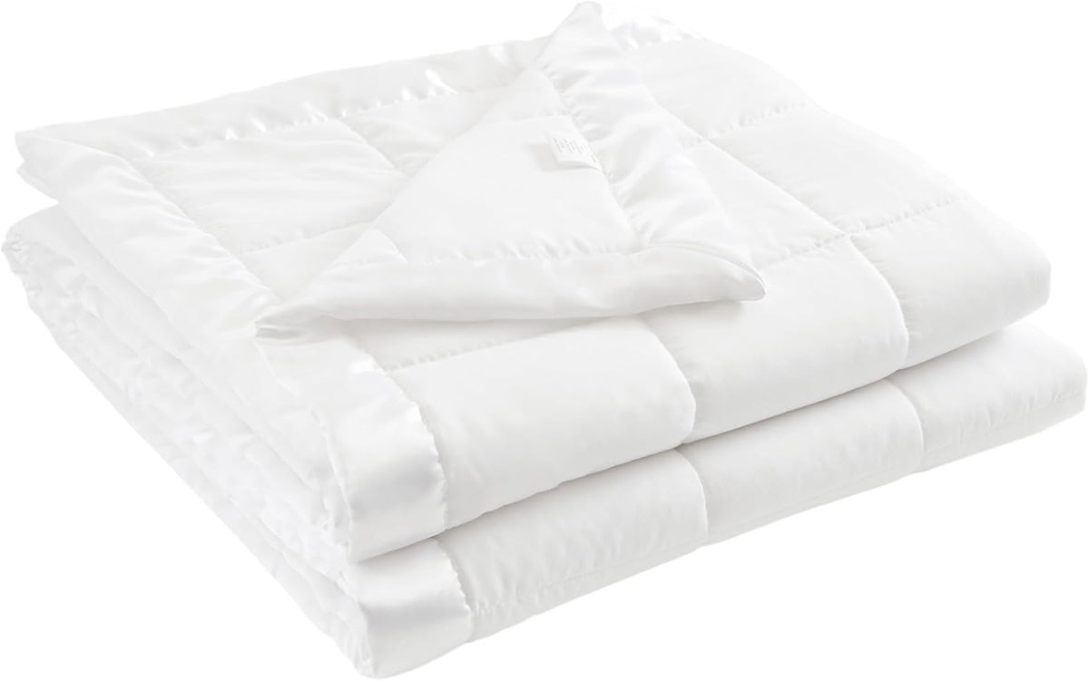 Collection Windom | Couverture en duvet synthétique avec traitement anti-humidité | Couvre-lit léger et doux toutes saisons, bordure satinée