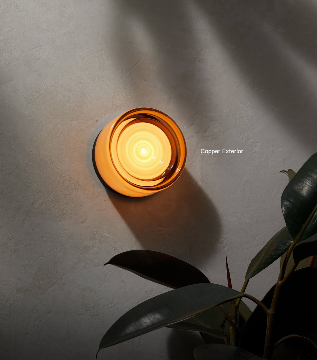Applique murale extérieure Ortekor Astra Ripple | Luminaire IP65 avec abat-jour en verre ondulé | Conception résistante aux intempéries pour un éclairage durable