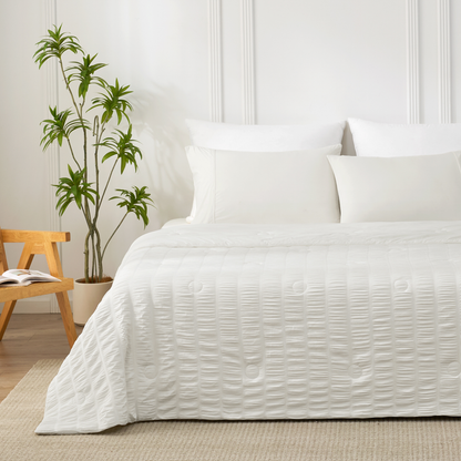 Couette rafraîchissante | Design léger en seersucker à rayures verticales | Tissu respirant pour les dormeurs qui ont chaud