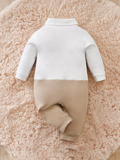 Barboteuse habillée pour bébé garçon avec nœud papillon | Tenue une-pièce style smoking élégant pour nourrissons et tout-petits | Costume de gentleman en coton pour mariages