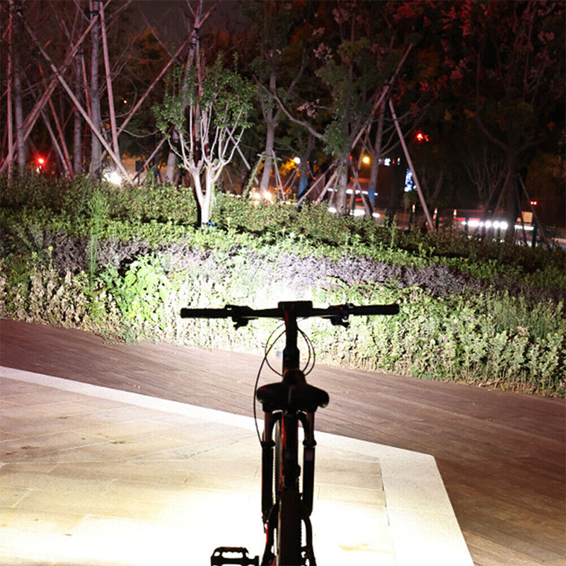Phare de vélo ultra-lumineux de 900 lumens avec faisceau grand angle à 180° pour la sécurité nocturne
