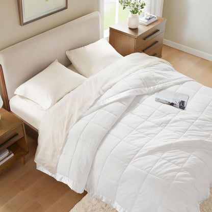Collection Windom | Couverture en duvet synthétique avec traitement anti-humidité | Couvre-lit léger et doux toutes saisons, bordure satinée