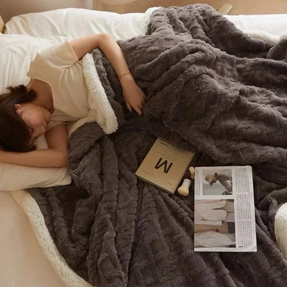 Plush Polyester Throw Blanket for Bed, Couch & Sofa - Lightweight All-Season Layer for Bedroom or Living Room