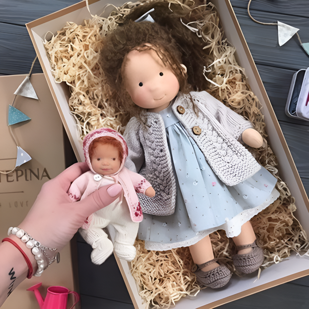 Collection Waldorf | Poupée en tissu faite main pour enfants aux textures douces | Compagnon idéal pour le jeu imaginaire