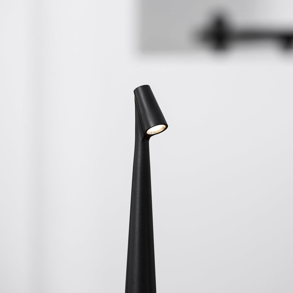 Cordless LED Desk Lamp Rechargeable Touch Control Metal Modern Portable Reading Light 18-Inch Accent Lighting for Home Office Bedroom Nights