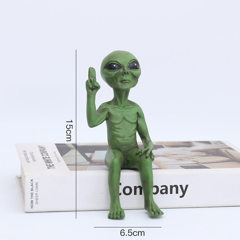 Resin Alien Garden Statue for Outdoor & Indoor Display – Whimsical Space Creature Yard Art Figurine – UV-Protected Weather-Resistant Lawn