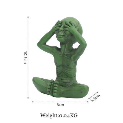 Resin Alien Garden Statue for Outdoor & Indoor Display – Whimsical Space Creature Yard Art Figurine – UV-Protected Weather-Resistant Lawn