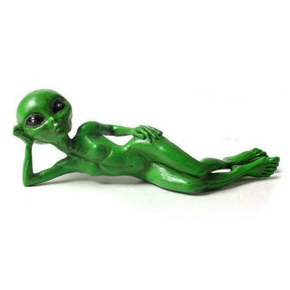 Resin Alien Garden Statue for Outdoor & Indoor Display – Whimsical Space Creature Yard Art Figurine – UV-Protected Weather-Resistant Lawn