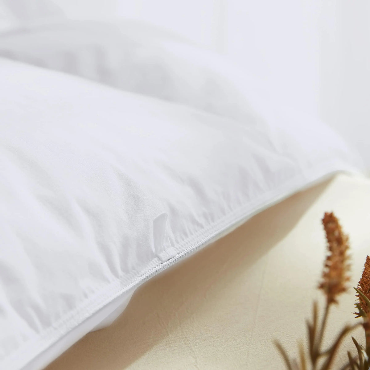 Couette en duvet d'oie luxueuse Ortekor | Chaleur toutes saisons avec design à plis pincés pour un sommeil confortable