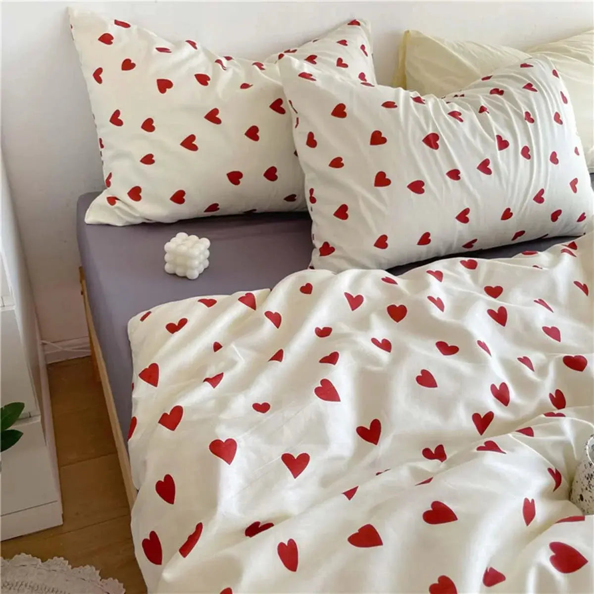 Heart Print Bedding Set – 4-Piece Queen Full Twin Duvet Cover Sheet & Pillowcases Microfiber Soft Lightweight for Kids Adults Bedroom