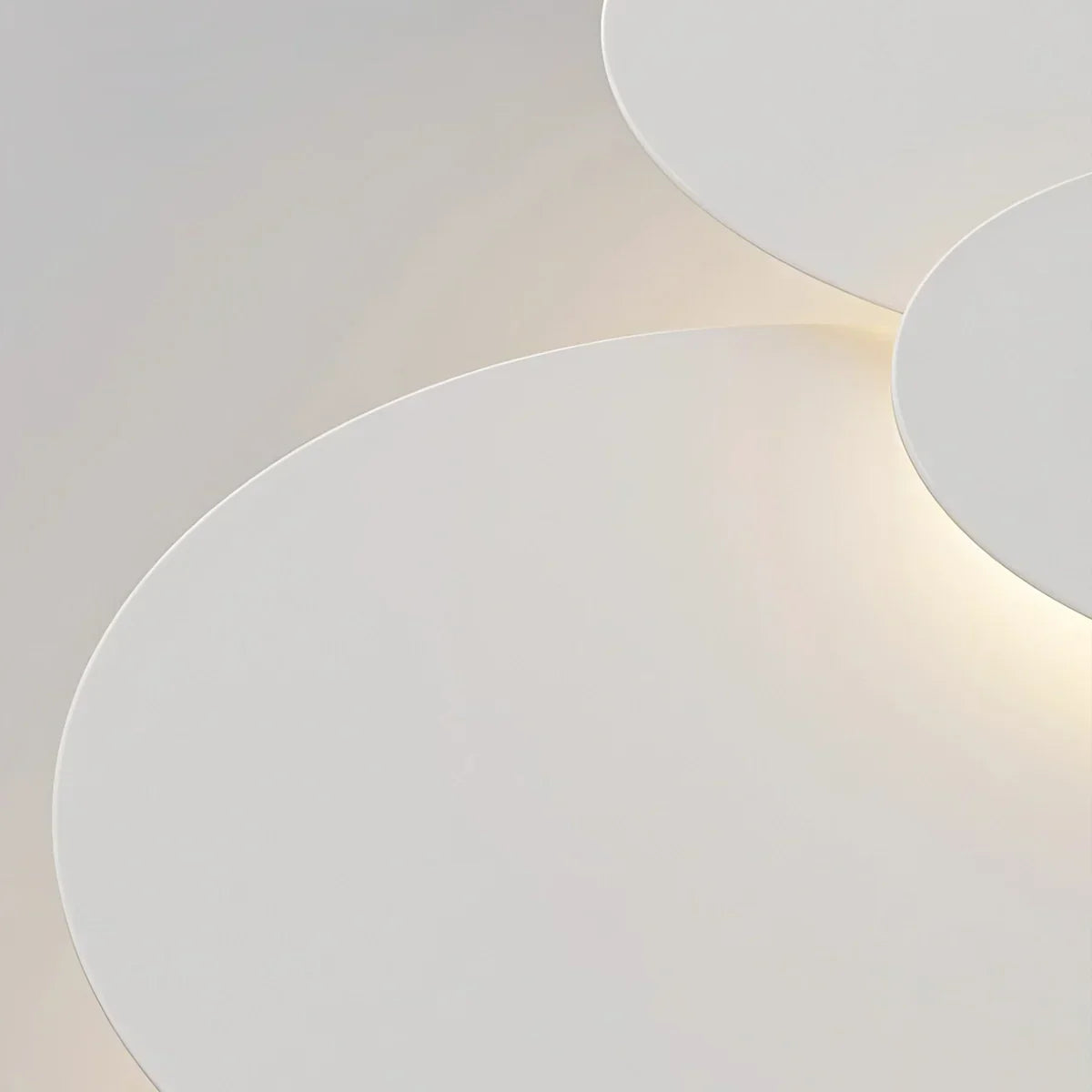 Plafonnier LED plat à disque superposé avec télécommande – Température de couleur et intensité réglables pour chambre, salle de bain, salon – Contour blanc