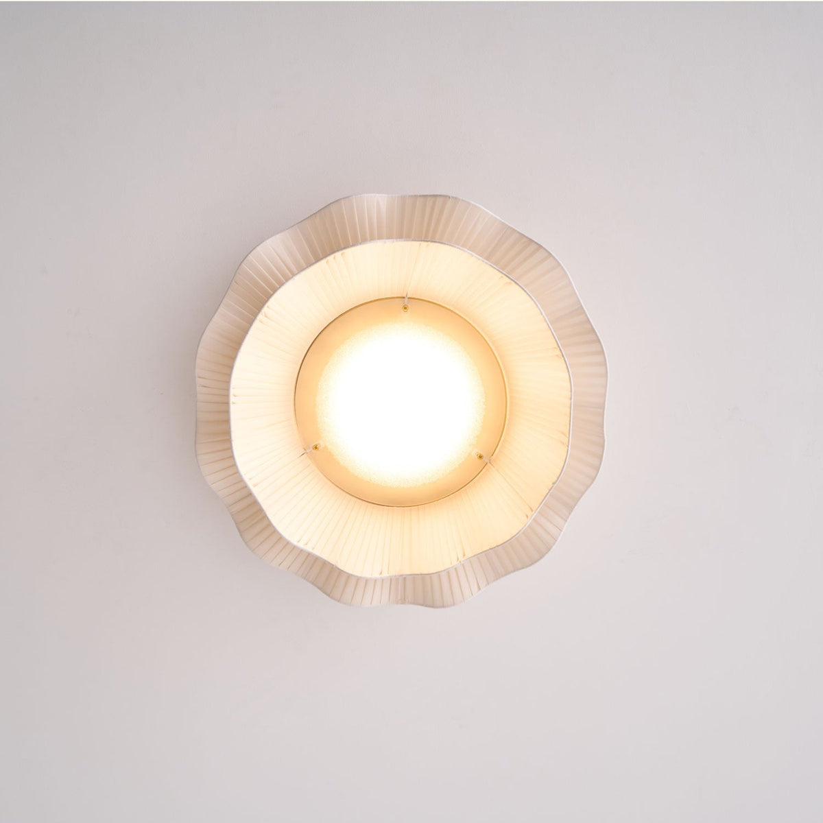Dimmable LED Flush Mount Light 20 in Beige Fabric Shade Brass Accent for Bedroom Hallway Living Room 3 Color Modes Low Profile Overhead Fixt