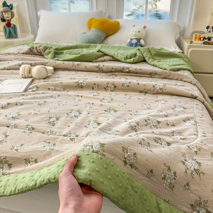 Breezy Quilt - Lightweight Floral Design, Summer Comfort