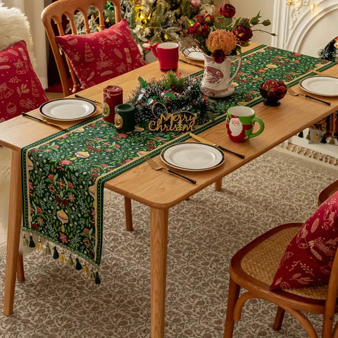 Chemin de table de Noël Trenora - Motif botanique, mélange de polyester avec pompons décoratifs