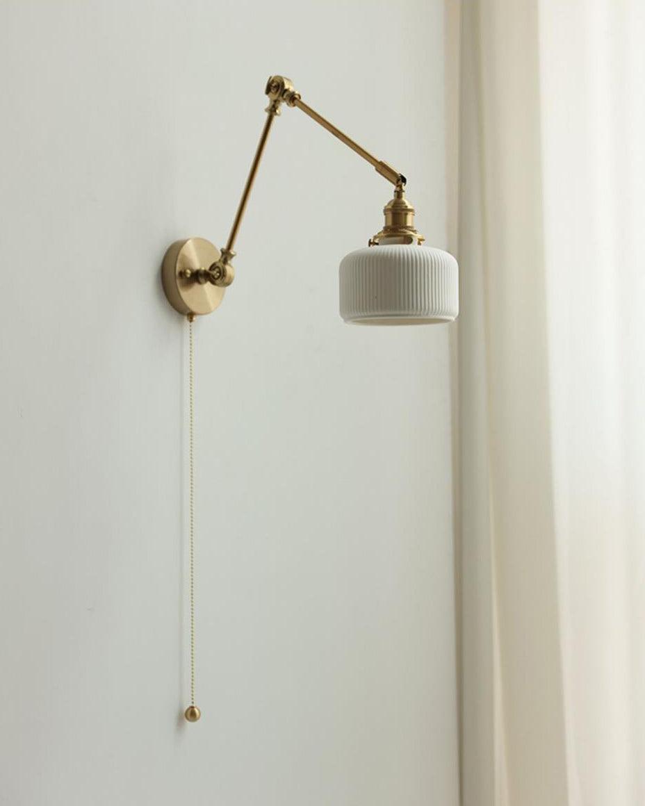 Applique de lecture à bras articulé avec abat-jour en céramique | Lampe murale de chevet orientable avec interrupteur à tirette | Éclairage de travail moderne en laiton pour chambre à coucher