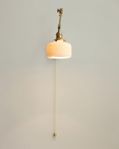 Applique de lecture à bras articulé avec abat-jour en céramique | Lampe murale de chevet orientable avec interrupteur à tirette | Éclairage de travail moderne en laiton pour chambre à coucher