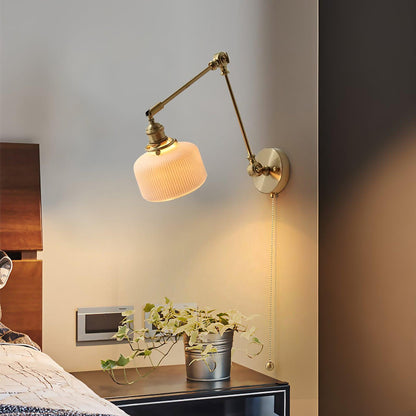 Applique de lecture à bras articulé avec abat-jour en céramique | Lampe murale de chevet orientable avec interrupteur à tirette | Éclairage de travail moderne en laiton pour chambre à coucher