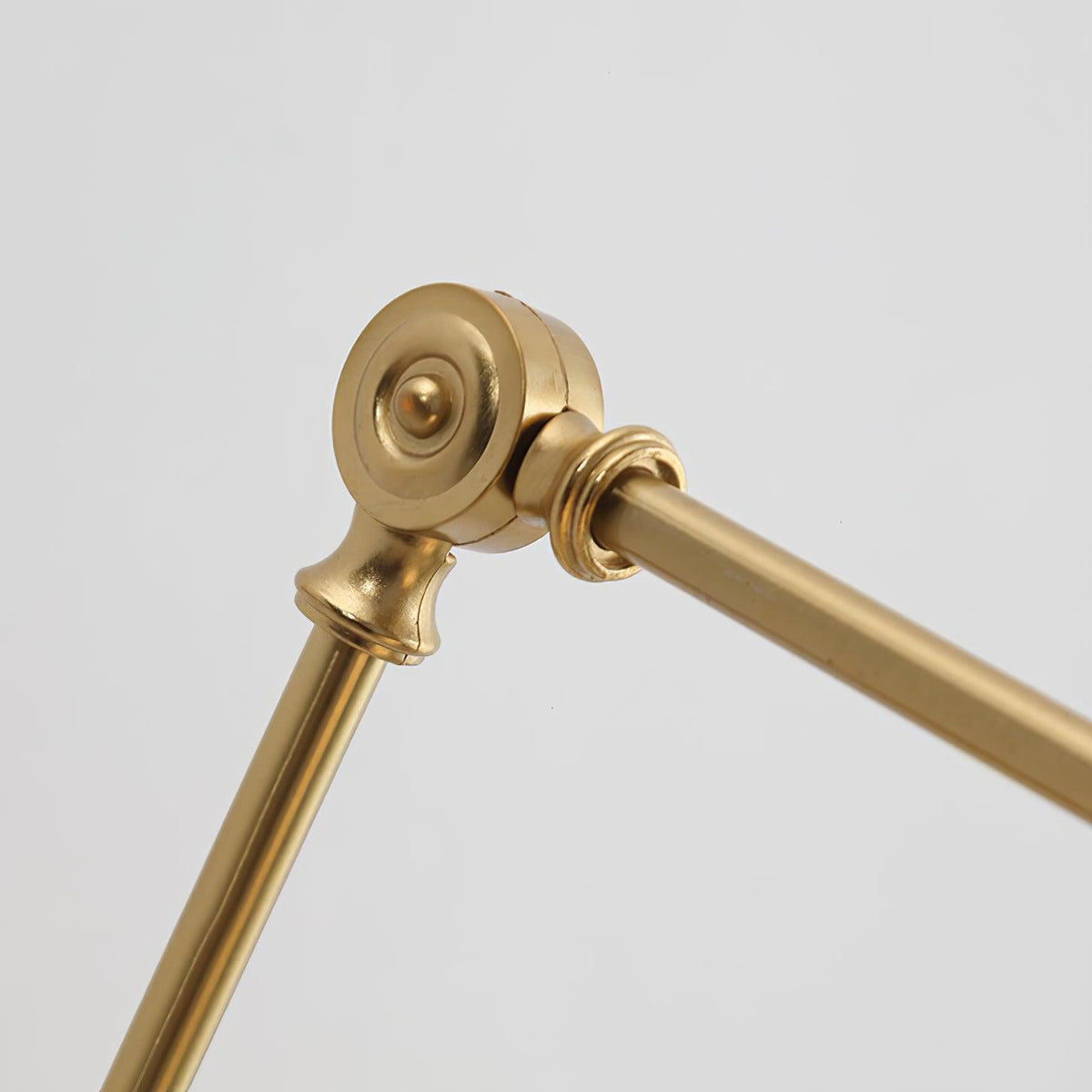 Applique de lecture à bras articulé avec abat-jour en céramique | Lampe murale de chevet orientable avec interrupteur à tirette | Éclairage de travail moderne en laiton pour chambre à coucher
