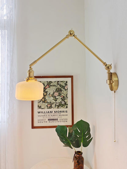 Applique de lecture à bras articulé avec abat-jour en céramique | Lampe murale de chevet orientable avec interrupteur à tirette | Éclairage de travail moderne en laiton pour chambre à coucher